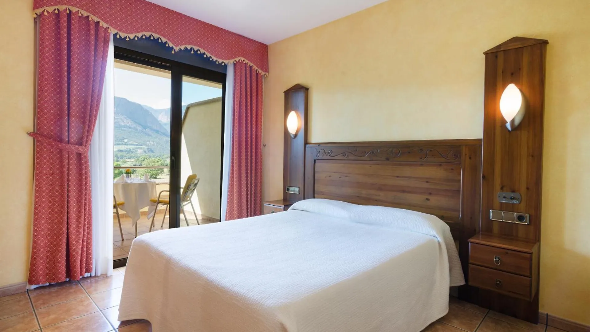 Hotel Restaurant Cal Petit Oliana
