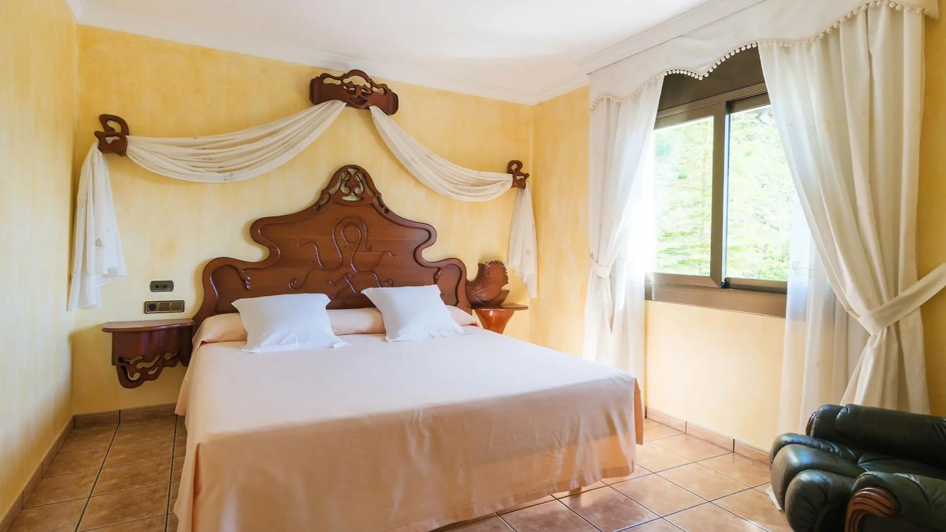 Hotel Restaurant Cal Petit Oliana