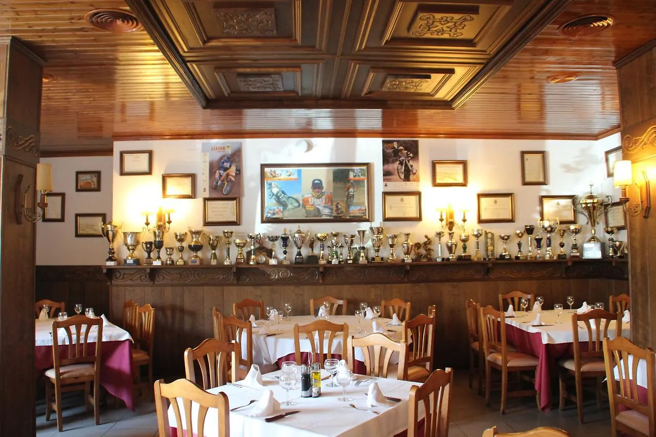 Hotel Restaurant Cal Petit Oliana